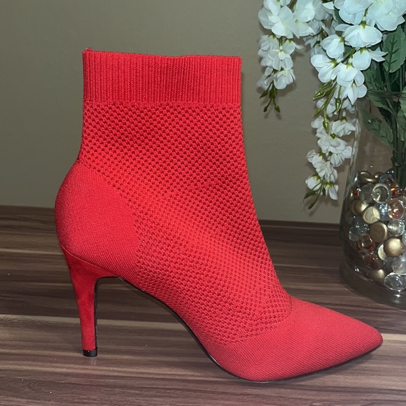 Mia, McKinley perforated, red knit, sock booties - Picture 6 of 14